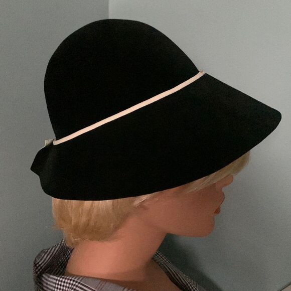 1920s Cloche Hat SAKS 5th AVENUE - Picture 1 of 8